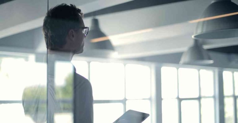 resize_pexels-andrea-piacquadio-3760093